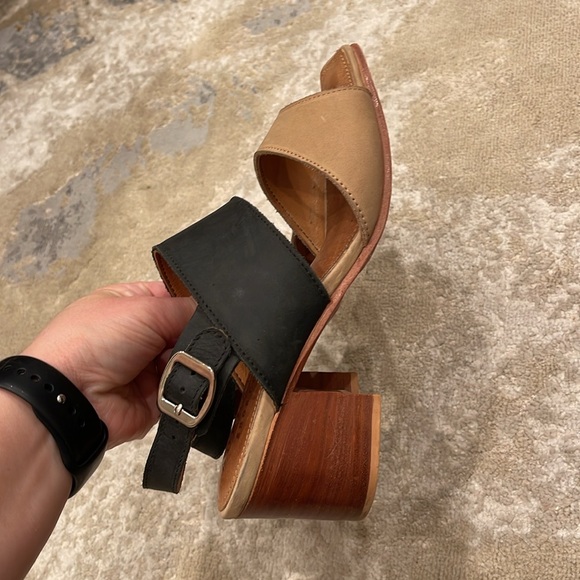 Adelante Shoes | Wide Black And Tan Sandals Size 7.5 - Picture 6 of 8